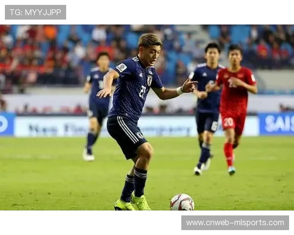 门兴迎来赛季首胜缓解压力 日本球员破门助球队重返正轨