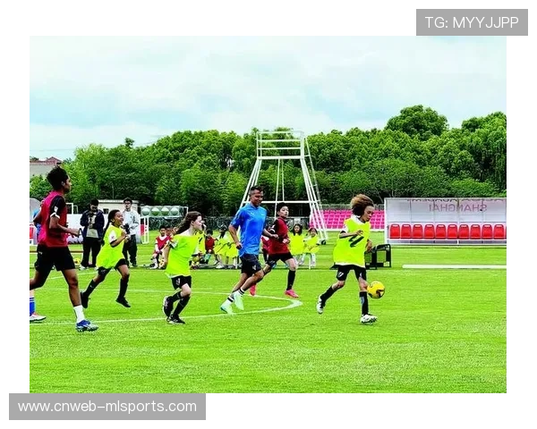 西甲俱乐部基金会联合举办社区青少年足球节